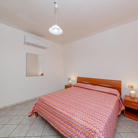 Appartamento Residenziale Trilocale 6 Posti Letto Via Sardegna San Teodoro San Teodoro  Buitenkant foto