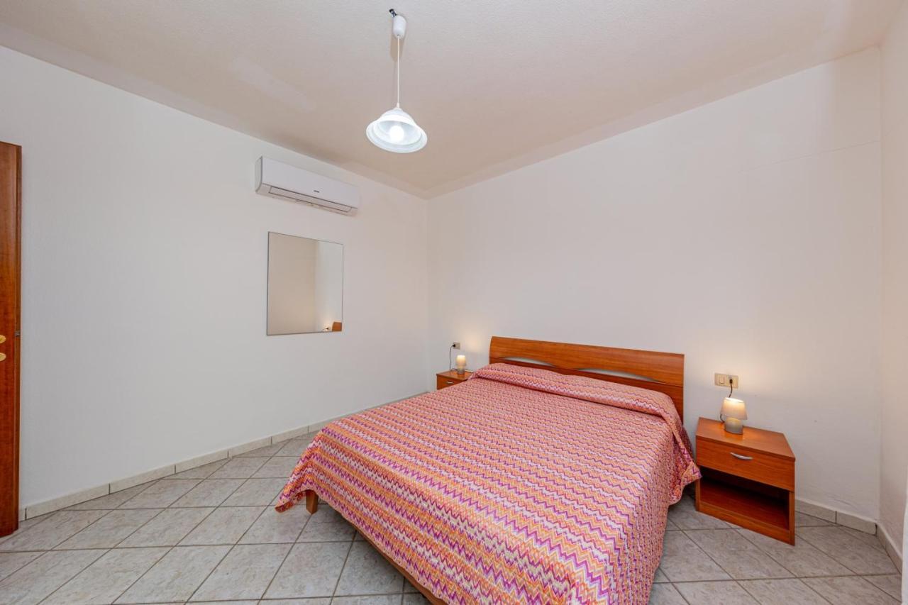 Appartamento Residenziale Trilocale 6 Posti Letto Via Sardegna San Teodoro San Teodoro  Buitenkant foto